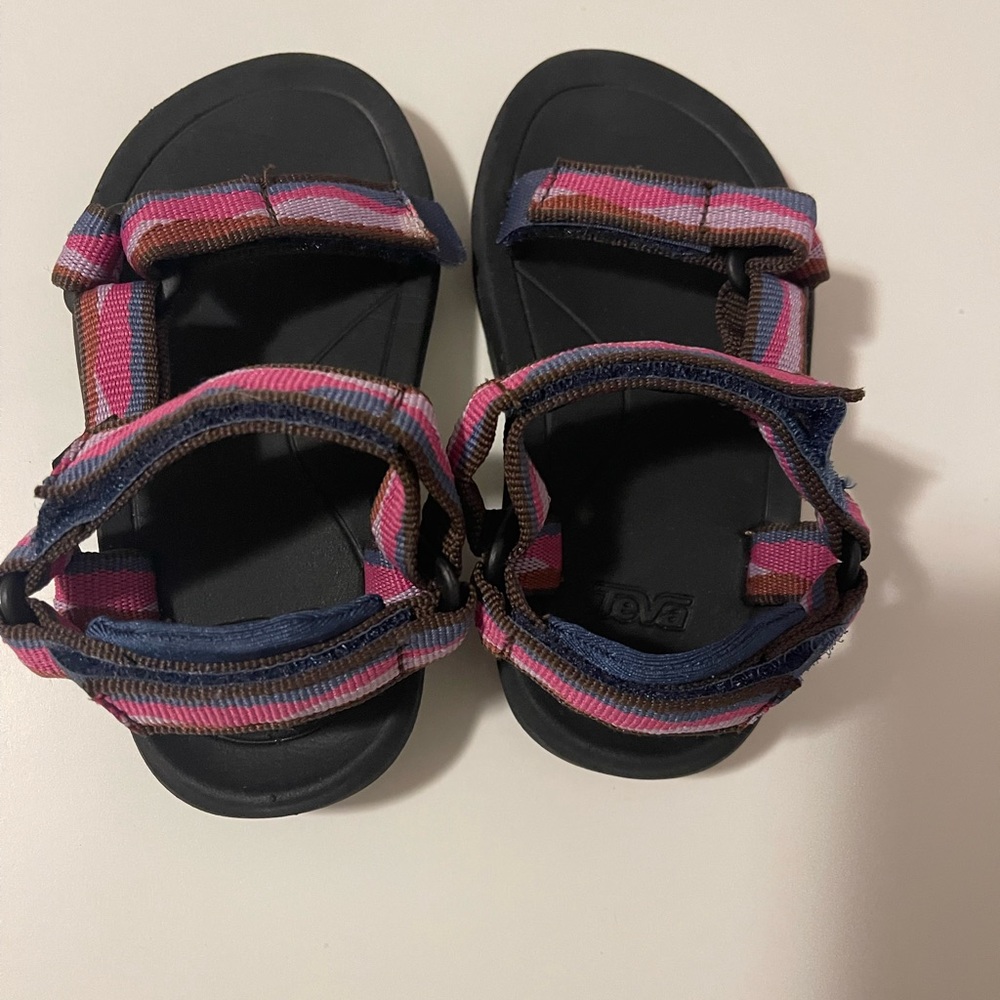 Teva sandals kids 6 worn once
